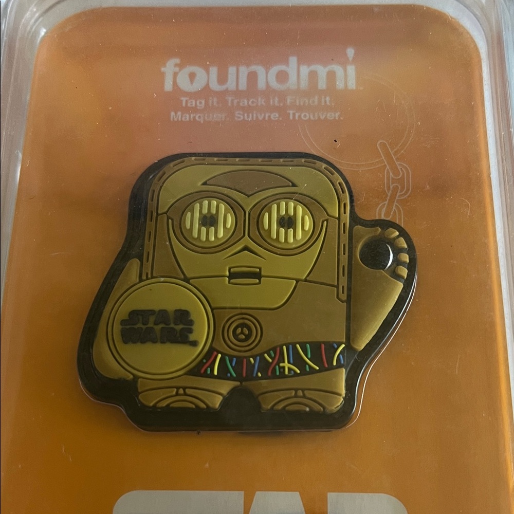 Tracking Keychain - Star Wars collection from Foundmi. Gold and Black